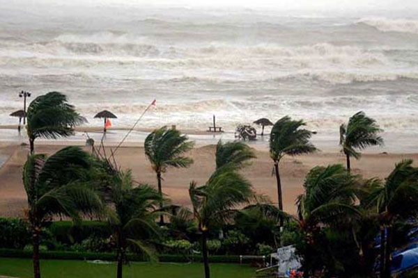 Hud hud heading towards odisha andhra coast