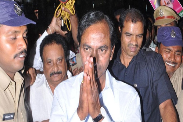 Trs leader kcr photo halchal in sachivalaya