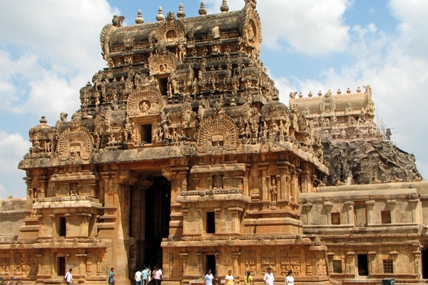 Statue of rajaraja chola chola one who consecrated the temple brihadeeswarar temple