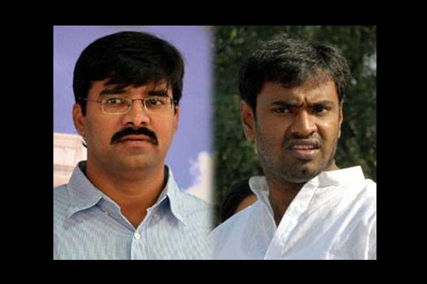 Mla vamshi chand reddy and ex mla vishnu vardhan reddy fights in madhapur hyderabad