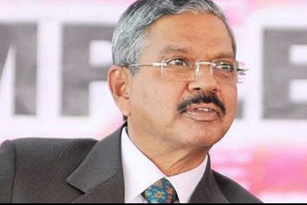 Cji showers praise on pm modi