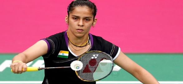 Saina nehwal sold to hyderabad hotshots for usd 120000