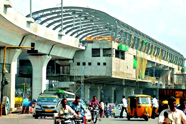 Hyderabad metro alignment kcr government suggestions metro managing officials meeting