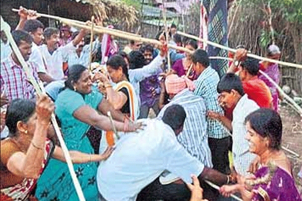 Husbands wives celebrates doond ceremony