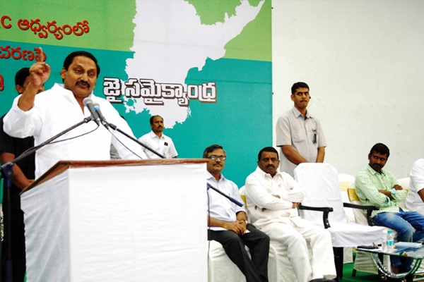 Kiran fires at center over telangana